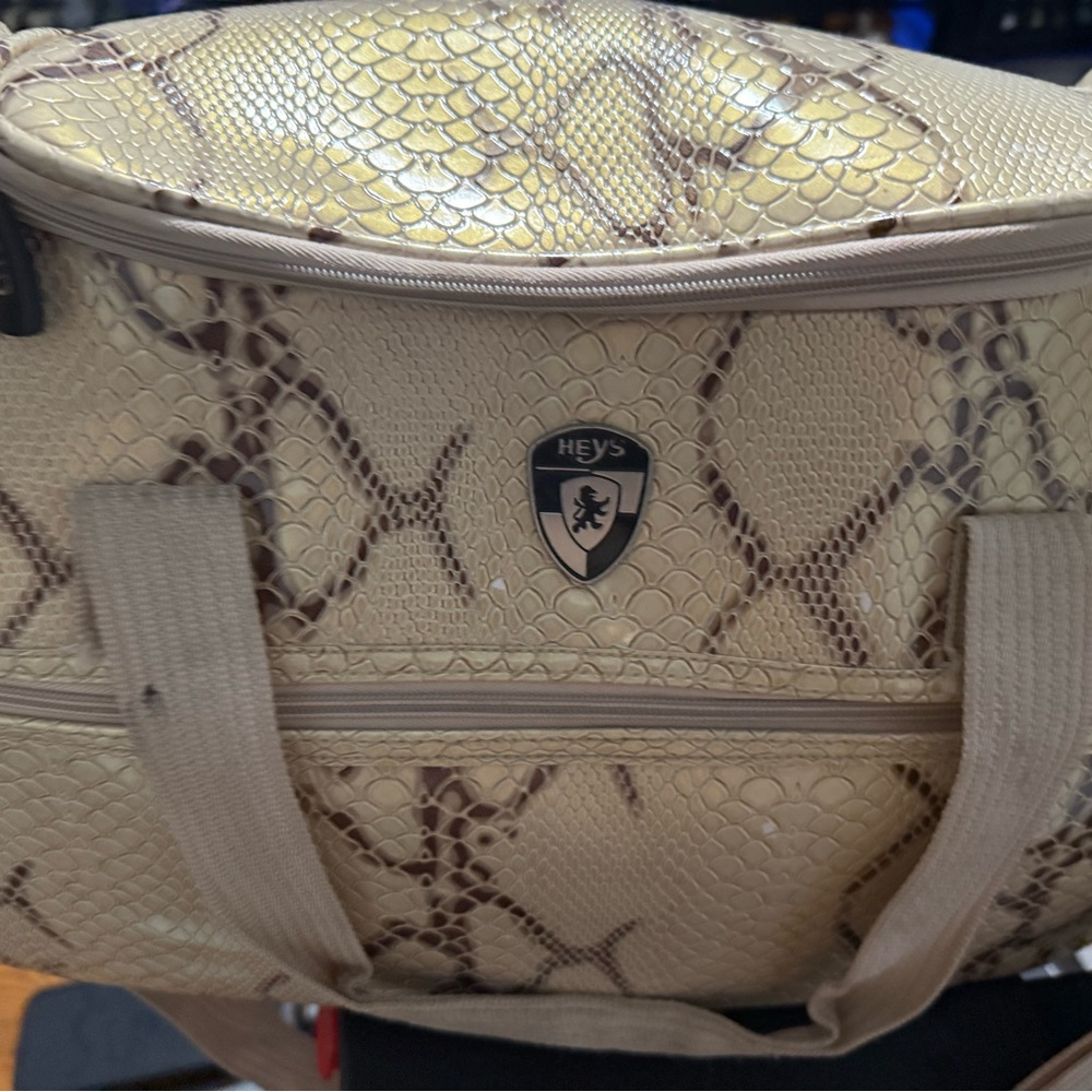 Snakeskin duffle bag 
Spot on strap